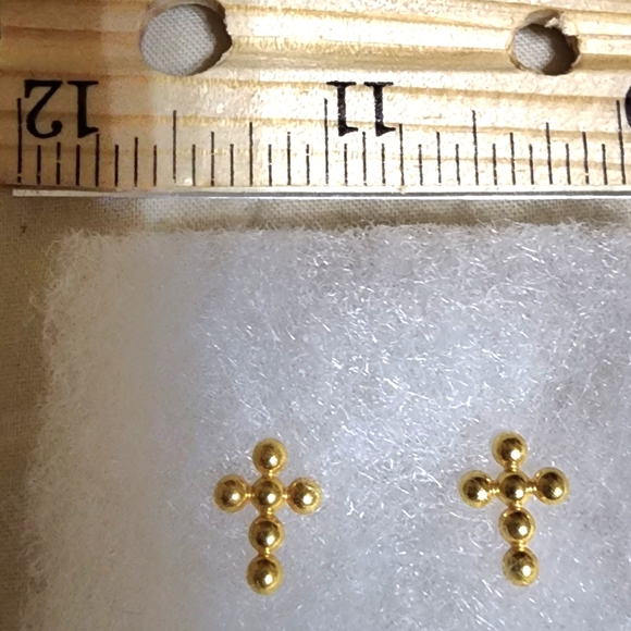Cross Stud Solid Gold 18k Earring NWT - Picture 2 of 7